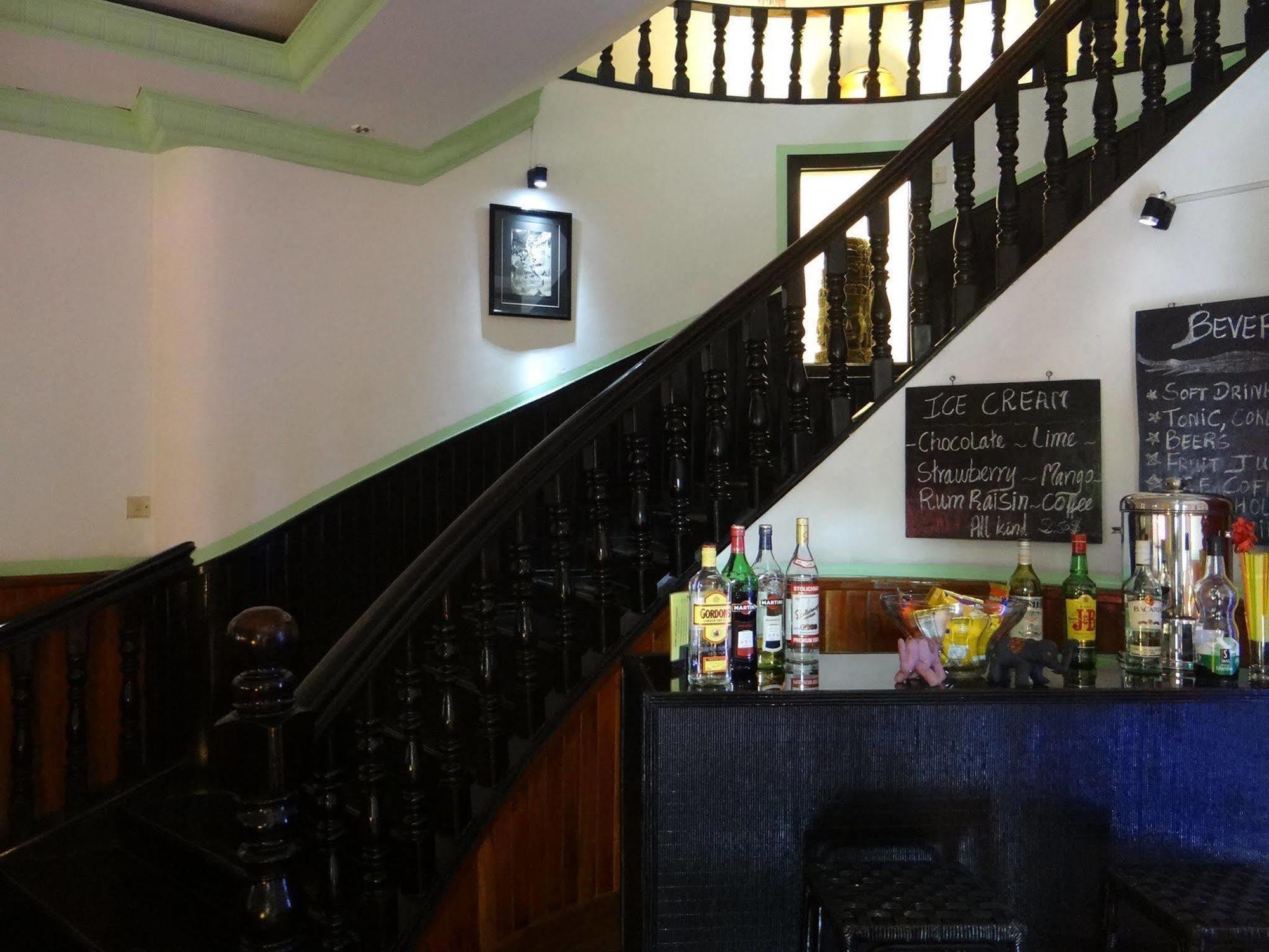 Alibi Guesthouse プノンペン エクステリア 写真