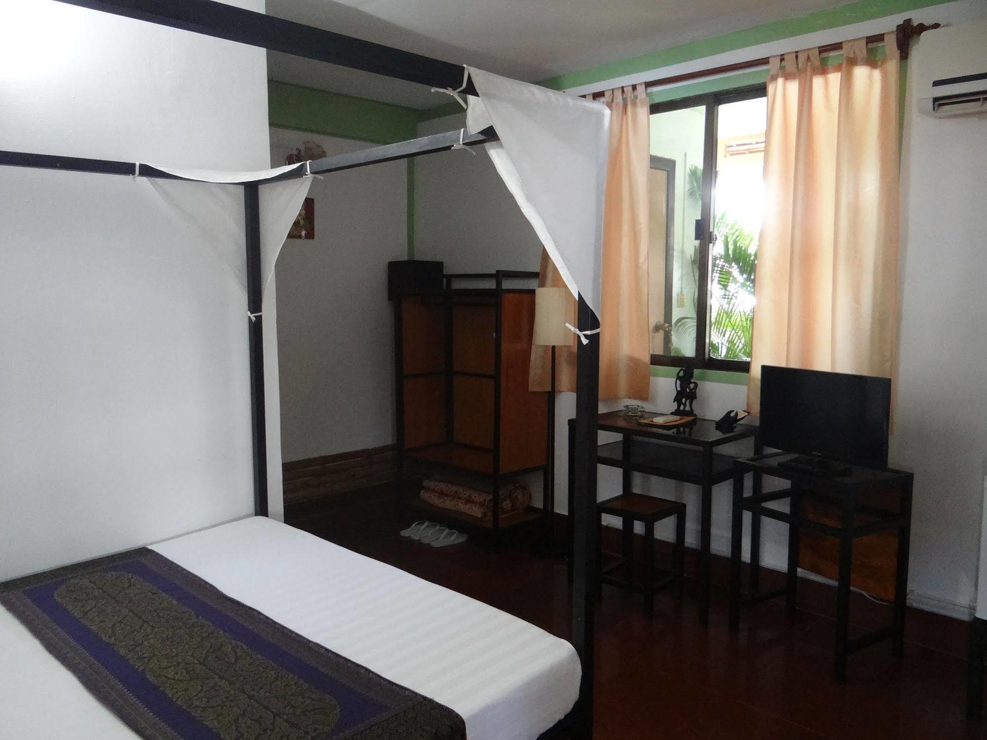Alibi Guesthouse プノンペン エクステリア 写真